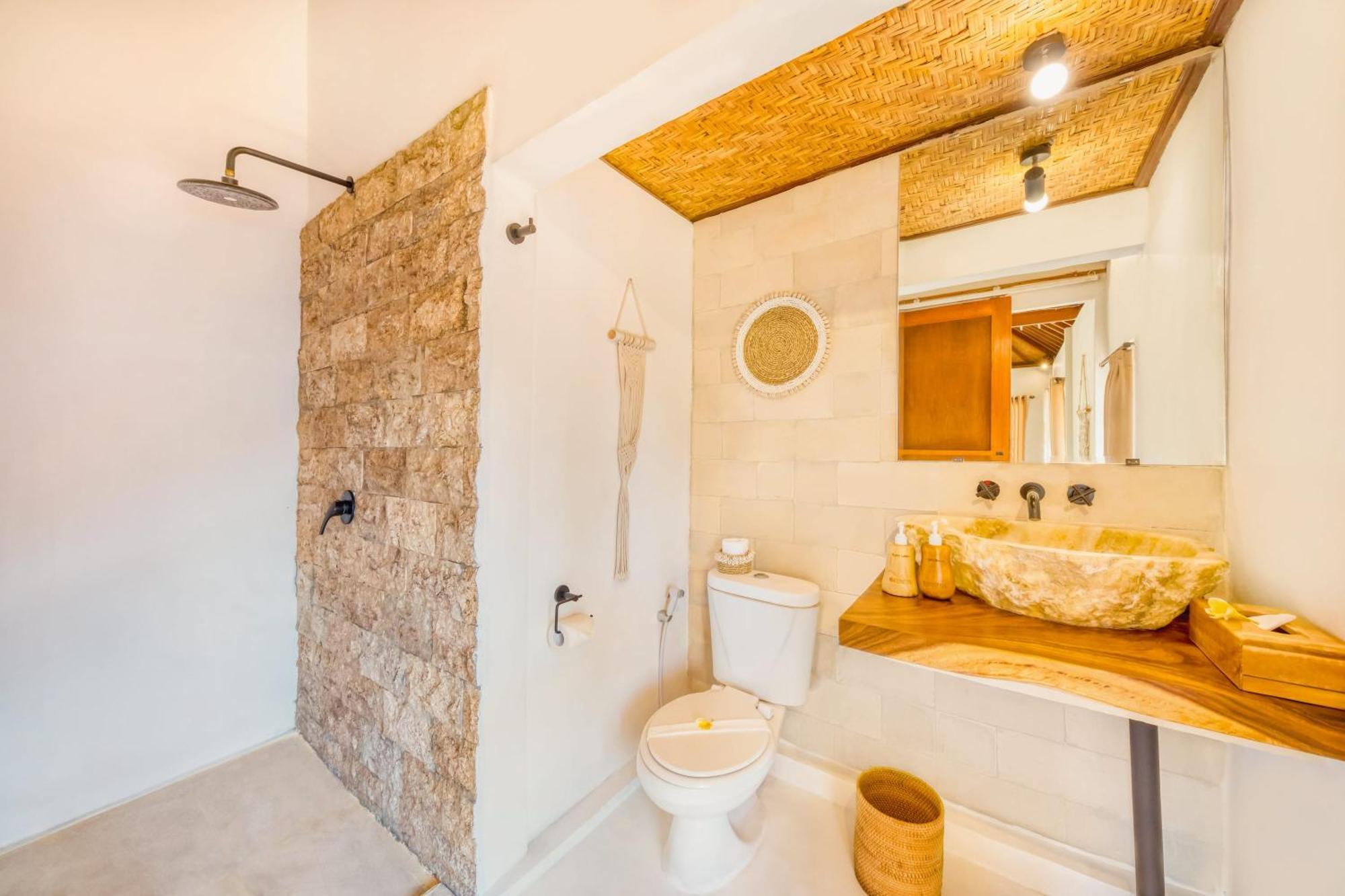 Barcelona - Private 5 Bdr In Seminyak, Location, Large Pool & Garden Villa Seminyak