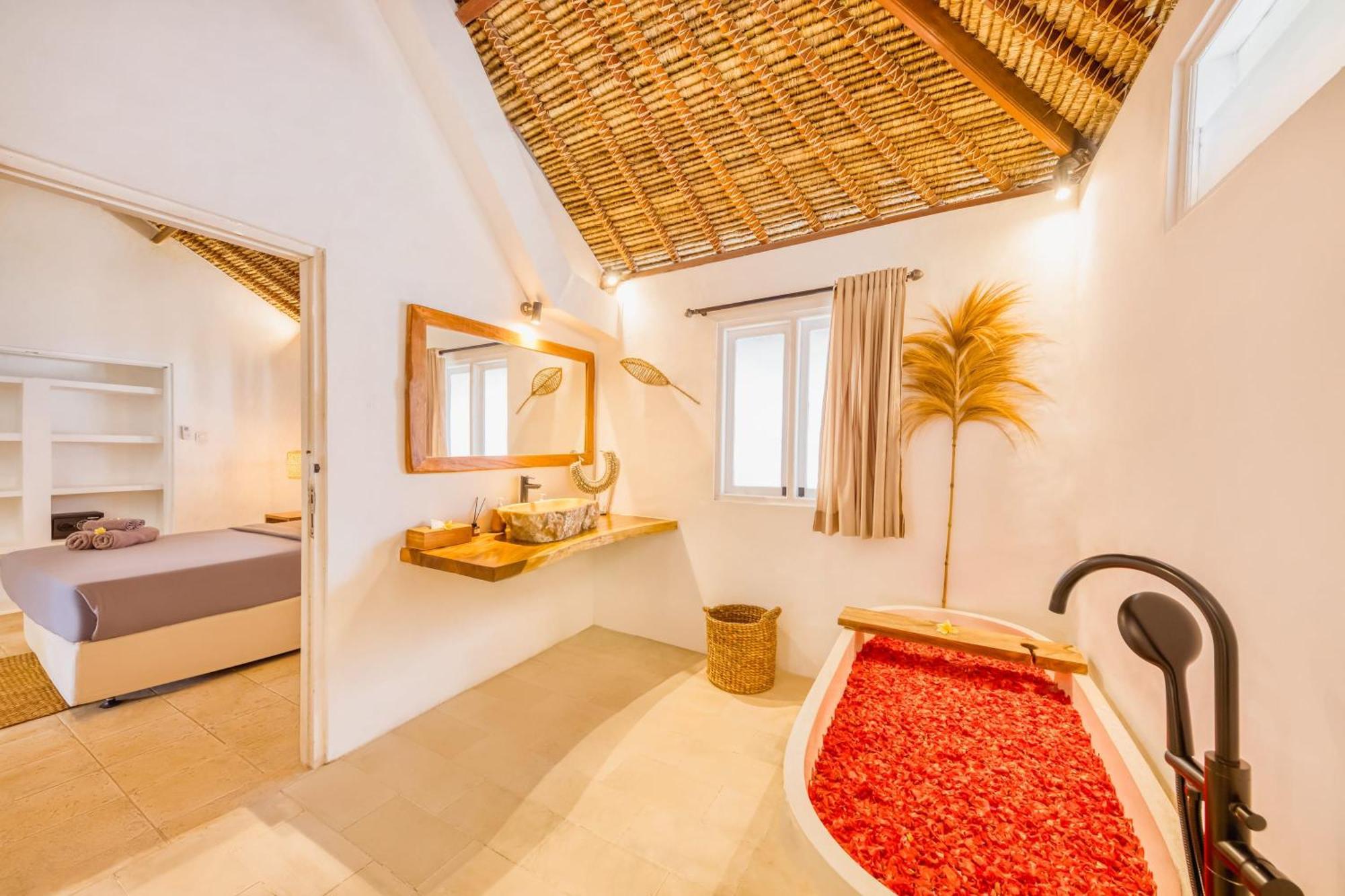 Barcelona - Private 5 Bdr In Seminyak, Location, Large Pool & Garden Seminyak